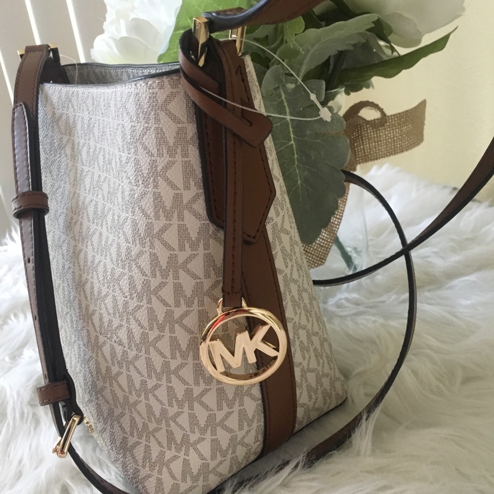 Last one✨Michael Kors small Kimberly bucket bag - Picture 3 of 8